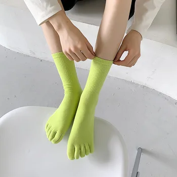 Носки с разрезным носком ярких цветов, простые японские носки с пятью пальцами, женские мужские хлопчатобумажные носки средней длины с 5 пальцами, спортивная уличная одежда для бега